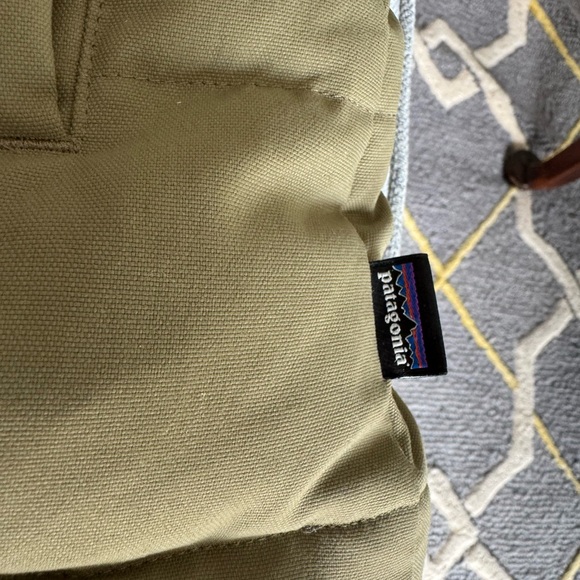 Patagonia Bivy Hooded Vest Olive Green / Cream (Sage / Khaki) - Picture 12 of 13